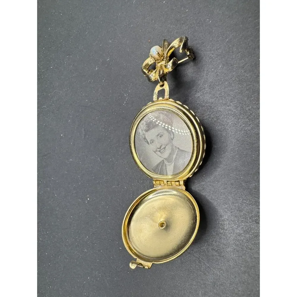 Vintage Coro Fleur De Lis Gold Tone Faux Pearl Brooch Pin Double Photo Locket